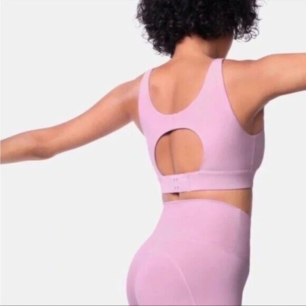 Outdoor Voices, LightForm circle back sports bra, lilac purple, size medium